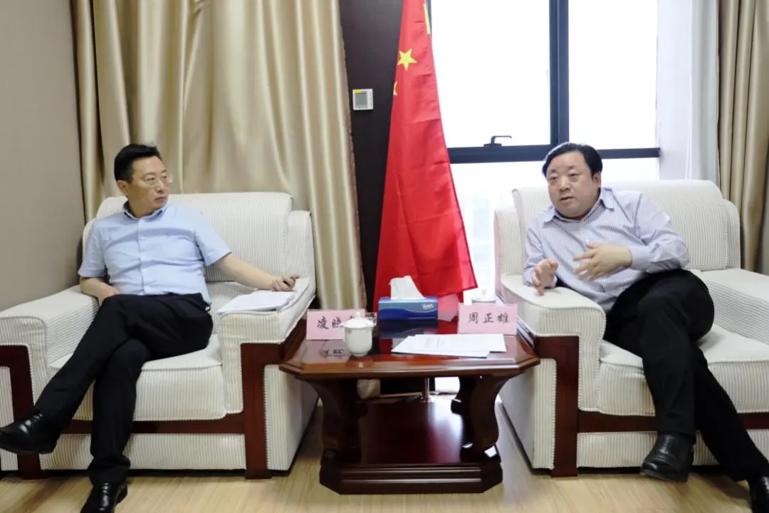 周正雄对凌晓东一行的到来表示欢迎.